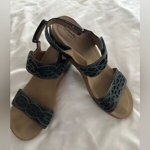 Clarks Women's Navy Sandals